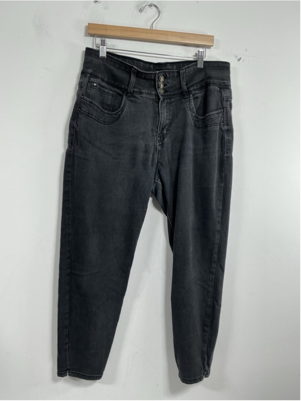 Womans Curve Appeal High Rise Skinny Faded Black Jeans 16/33